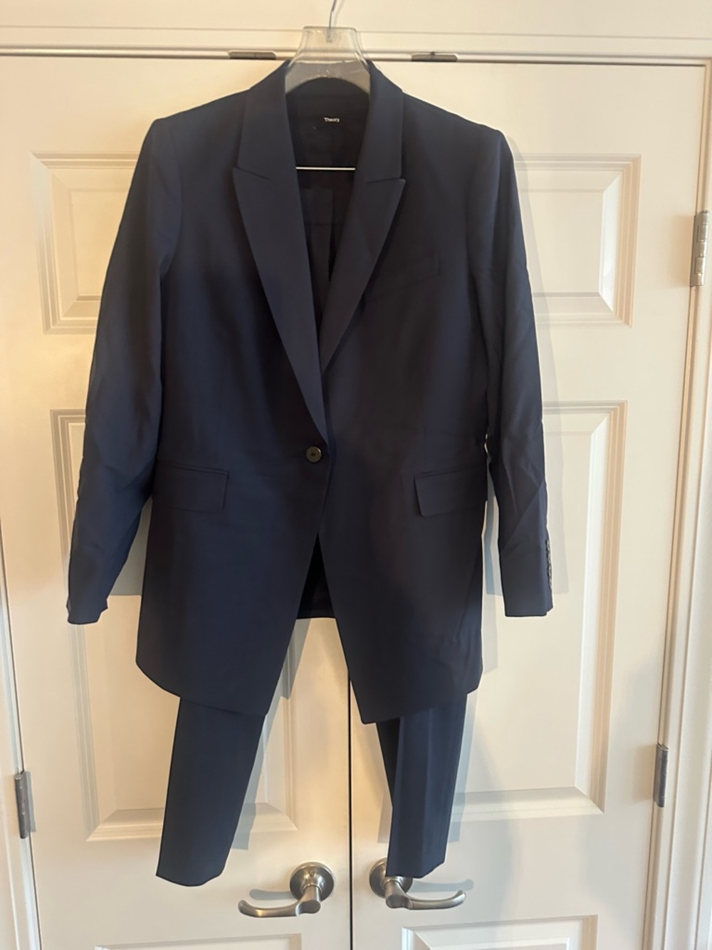 Theory ladies Etienne Blazer & Treeca pants.  Navy. Size 10